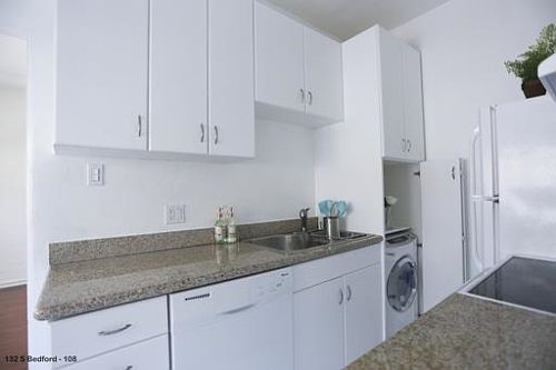 5th image of 132 S Bedford Dr APT 206