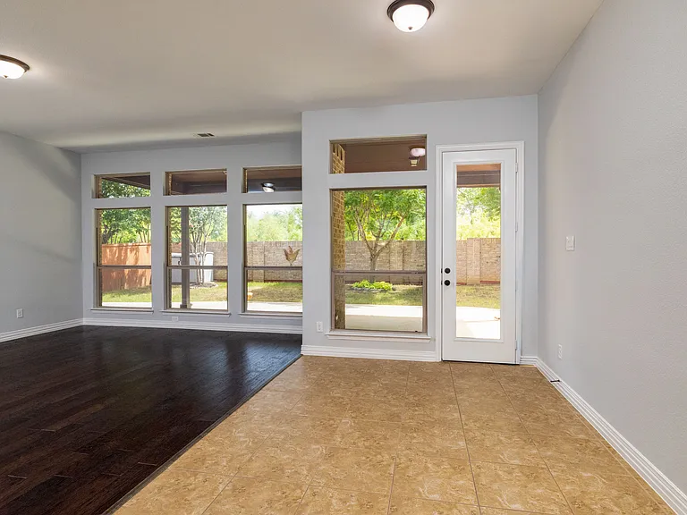 305 Dorset Ct — Photo 18
