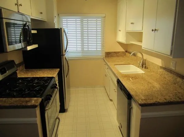 11822 Kiowa Ave APT 8, Los Angeles, CA 90049