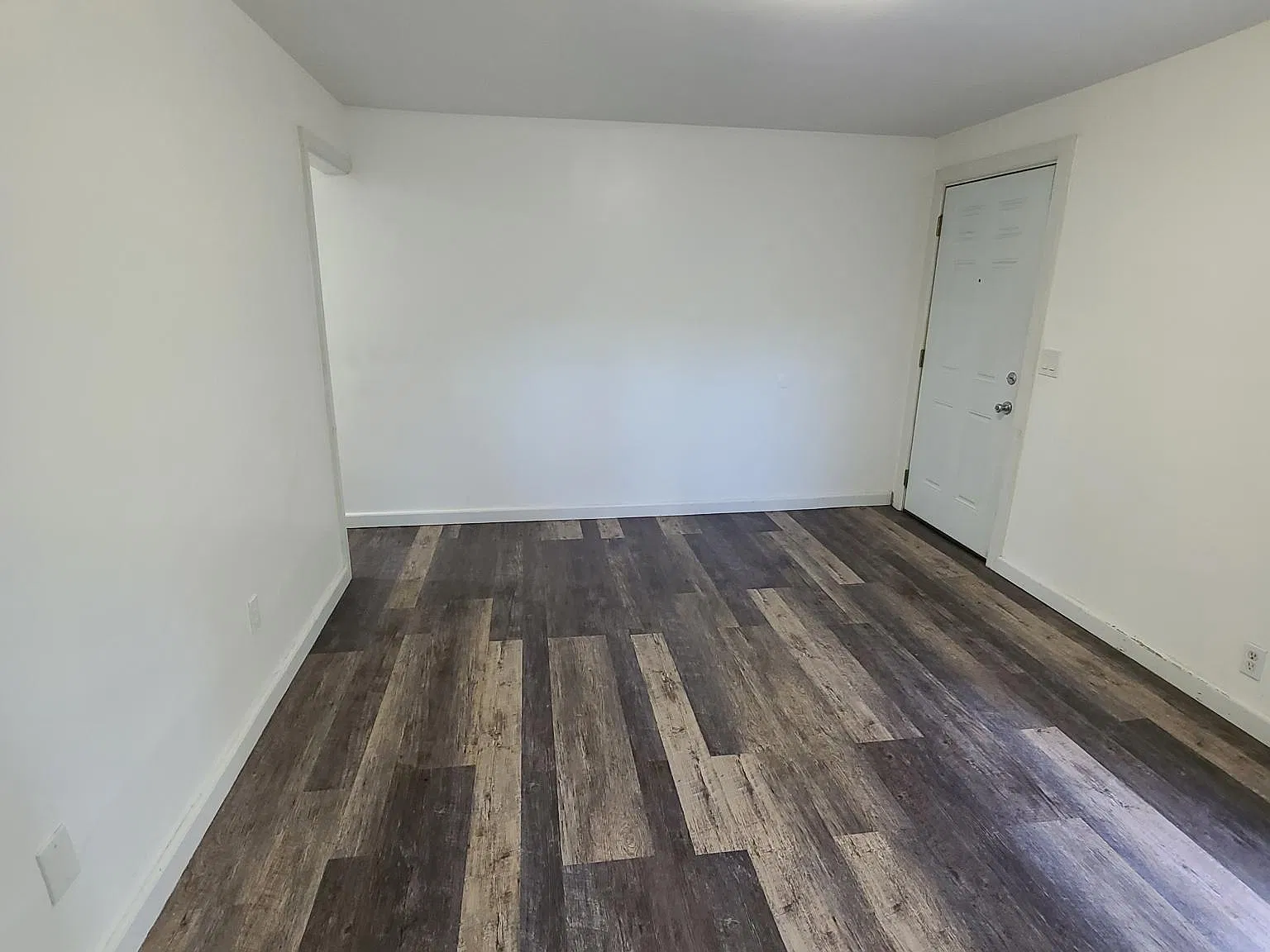 61 Main St — Photo 3