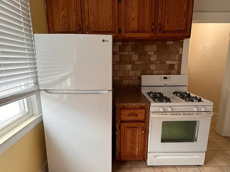 1333 Beaconsfield Ave #1333 — Photo 9