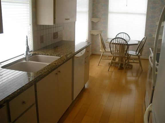 3rd image of 2615 SW Prospect Pl