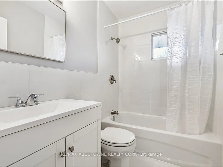 2350 Queensway Dr #3 — Photo 25