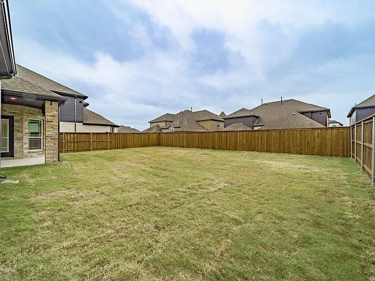 504 Waters Way — Photo 31