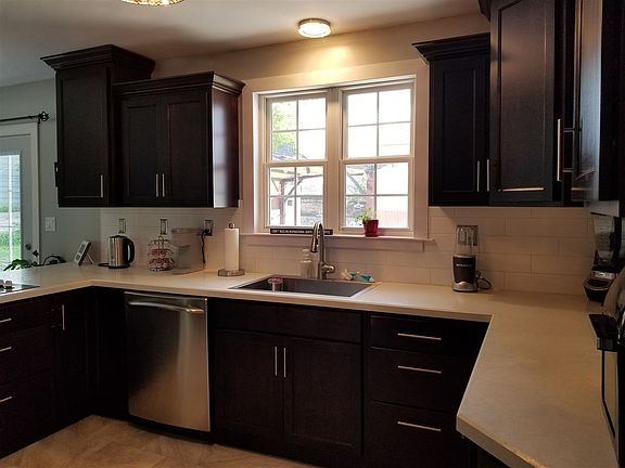 3rd image of 717 W 31st St