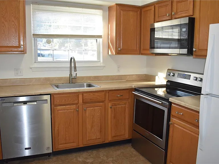 1604 Shenandoah Ct — Photo 3