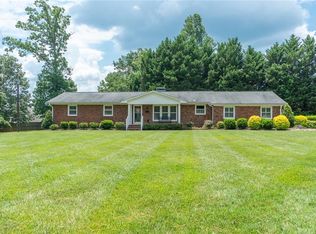 2218 Woodridge Ct, Burlington, NC 27215
