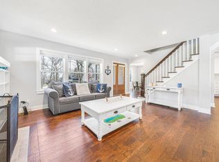 812 Van Slyke DRIVE, Fontana, WI 53125