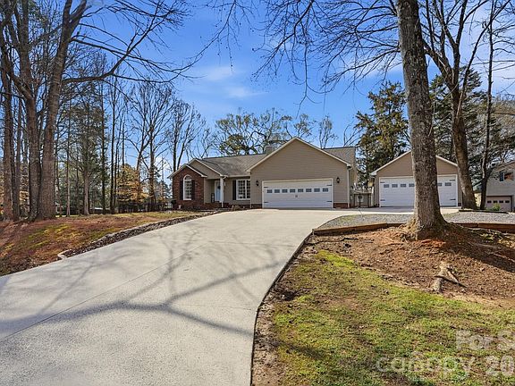 3rd image of 3704 Dakeita Cir