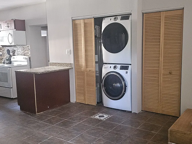5717 N Kimball Ave #B — Photo 3
