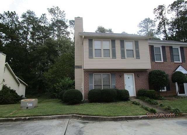 2nd image of 105 Manor Row