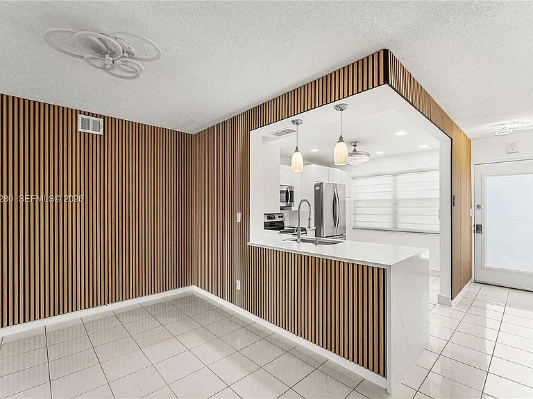 4301 Martinique Cir #H2 — Photo 18