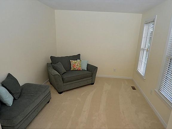 4th image of 1220 Graver Ln