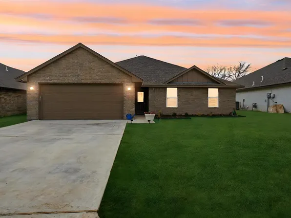 112 NW Elm Ave, Cache, OK 73527