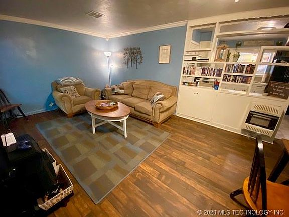 5th image of 929 N Linda Ave