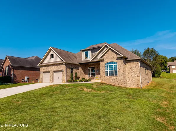 300 Kennesaw Ln, Lenoir City, TN 37771