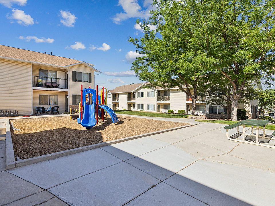 1st image of 426 E Nichols Canyon Rd #404