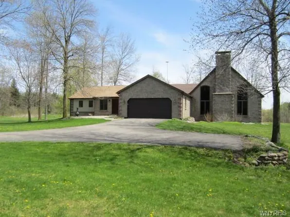 7711 W Bergen Rd, Bergen, NY 14416