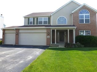 733 Kelley Dr, North Aurora, IL 60542