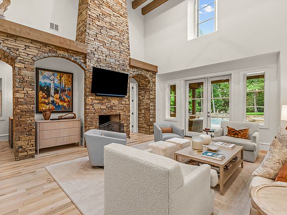 5th image of 2215 King Fisher Dr
