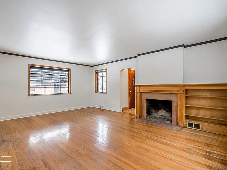 1374 E. Broad St. — Photo 17