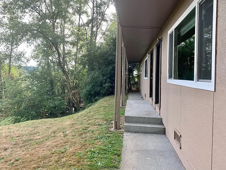 114 Beacon Hill Dr — Photo 10