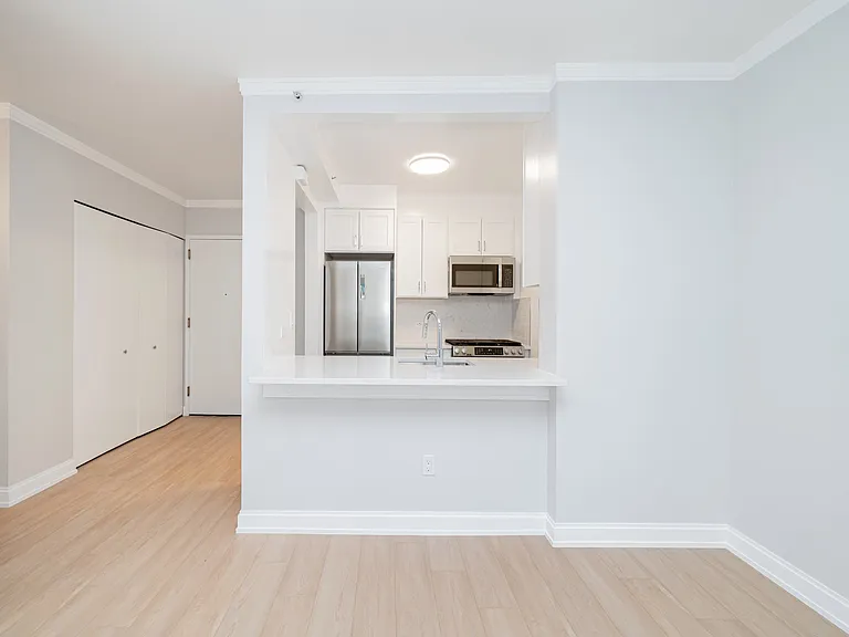 140 Riverside Blvd #727 — Photo 7