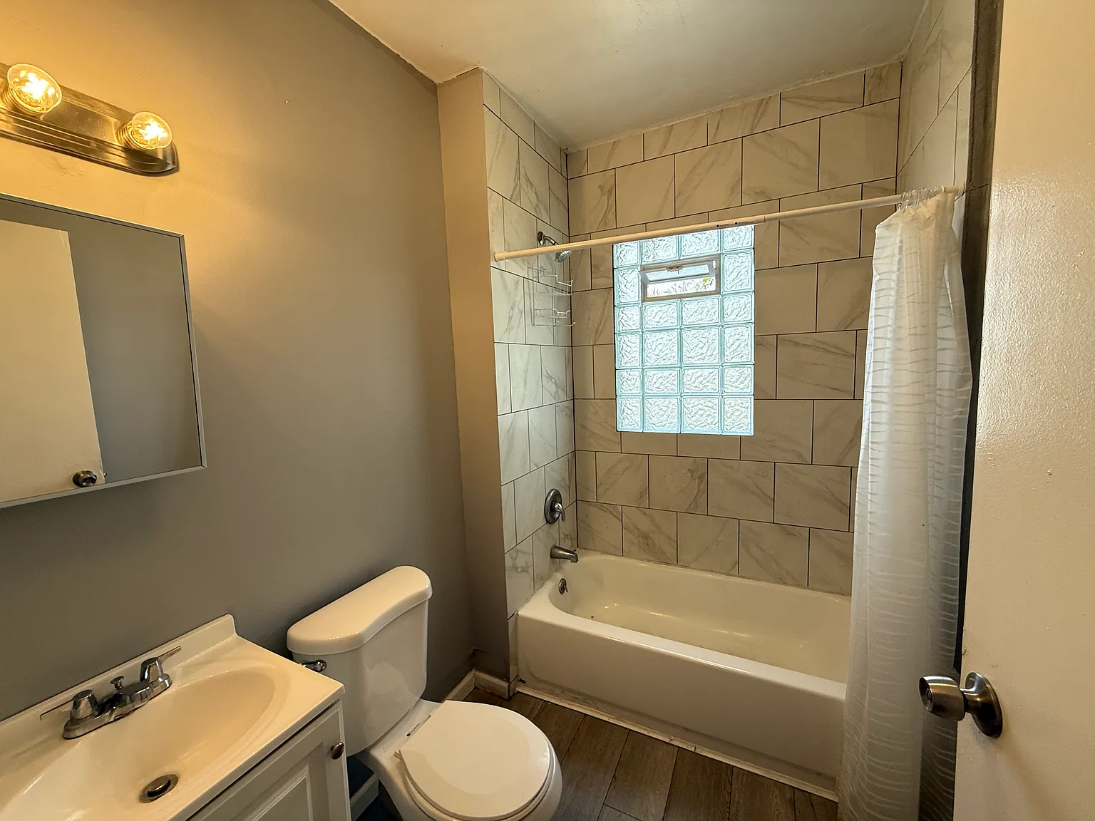2748 Harris Ave — Photo 2