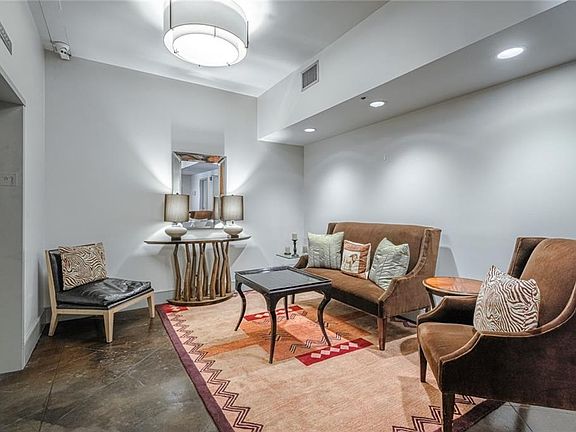 3rd image of 404 Notre Dame St APT 20
