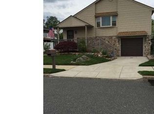 15212 Wayside Rd, Philadelphia, PA 19116