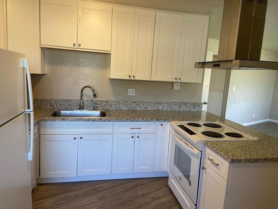 Full sized appliances_ granite stone countertops_ open floor plan to front room_ stainless steel sink_ drop down range hood
