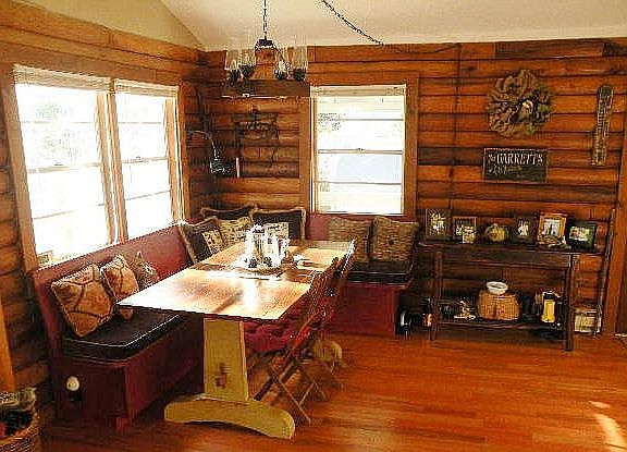 Lg dining nook, seats 10+