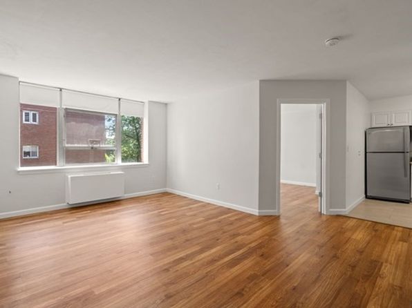 20 Hammond Pond Pkwy APT 302