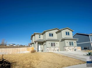 680 Badger Ln, Mills, WY 82644