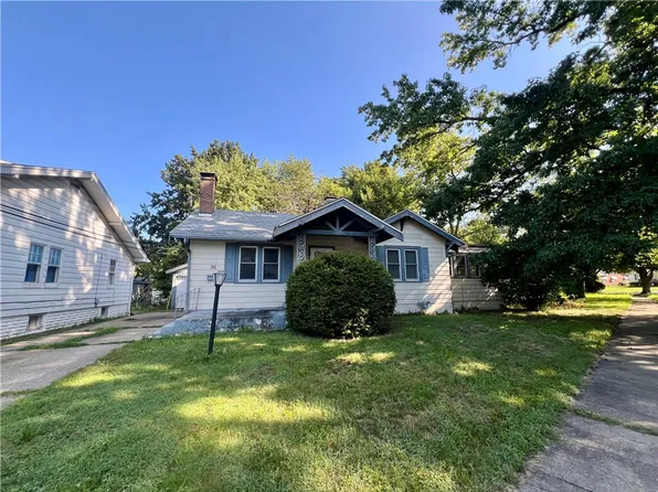 26 South Dr, Decatur, IL 62526