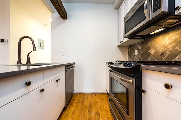 Rented by Nooklyn NYC LLC | media 40