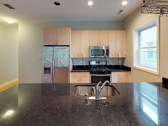 3rd image of 4104 N Kenmore Ave APT 1N