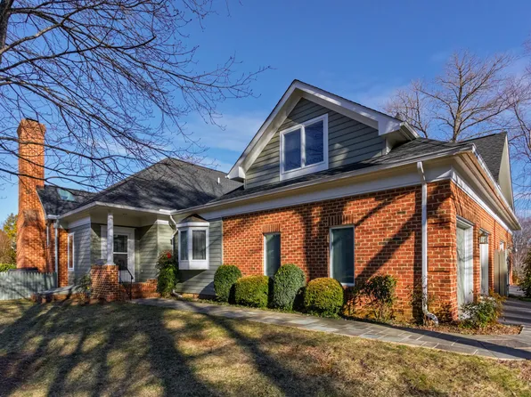 8 Sixty West Dr, Lexington, VA 24450