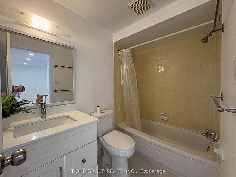 49 Ambercroft Blvd — Photo 17