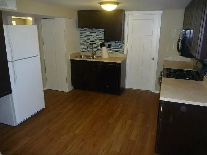 2 bed, 675 sqft, $1,300 — Photo 2