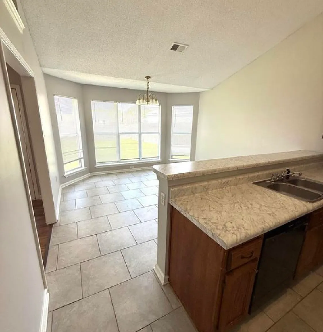 3 bed, 1793 sqft, $3,500 — Photo 3