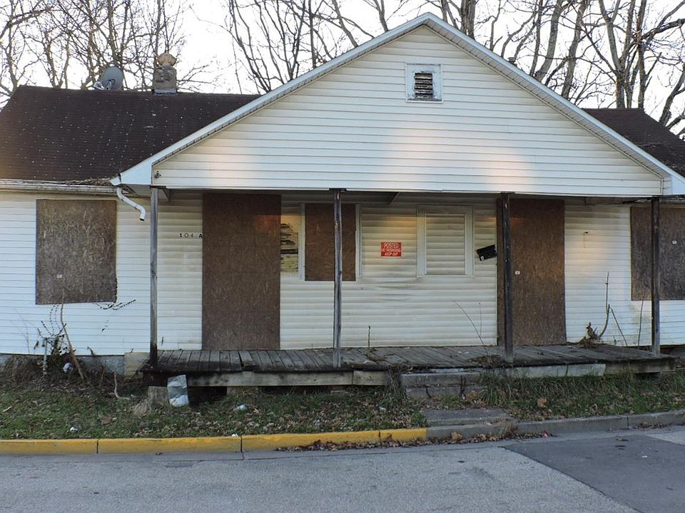 2nd image of 104 S Sycamore St