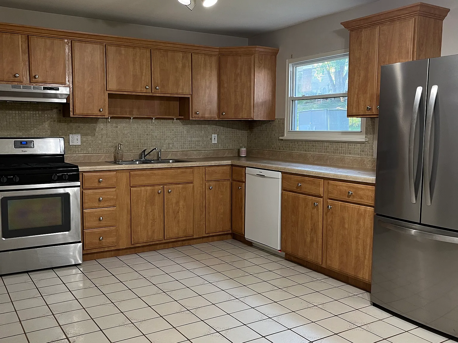 3 bed, 1.5 bath, 1036 sqft, $1,900 — Photo 3