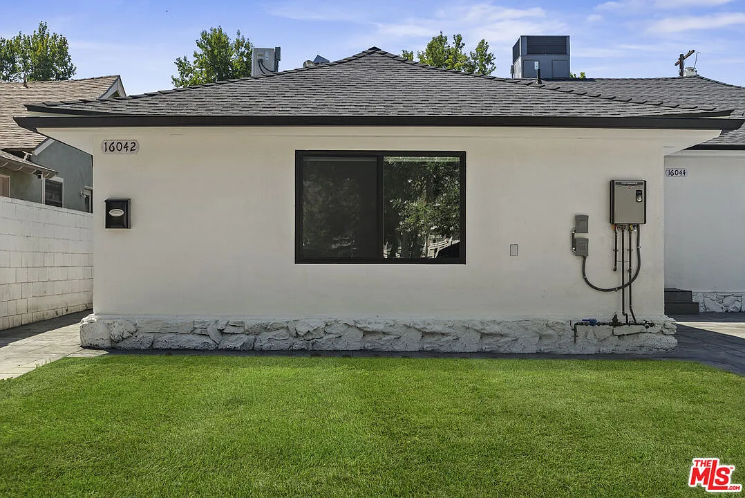 1 bed, 1.0 bath, 400 sqft, $2,000 — Photo 3