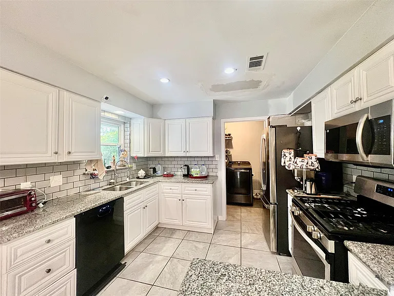 18326 Cape Bahamas Ln — Photo 8