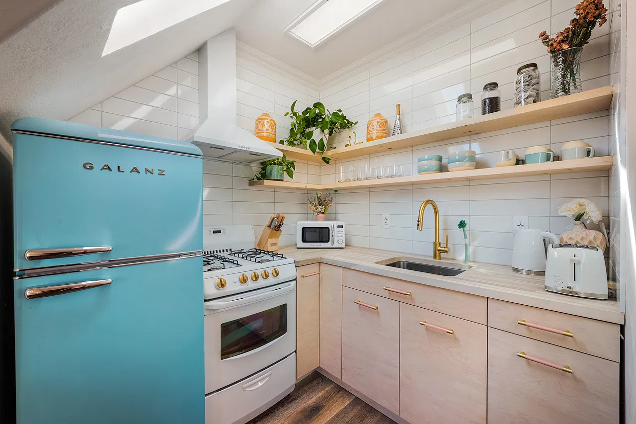 Studio, 350 sqft, $2,100 — Photo 4