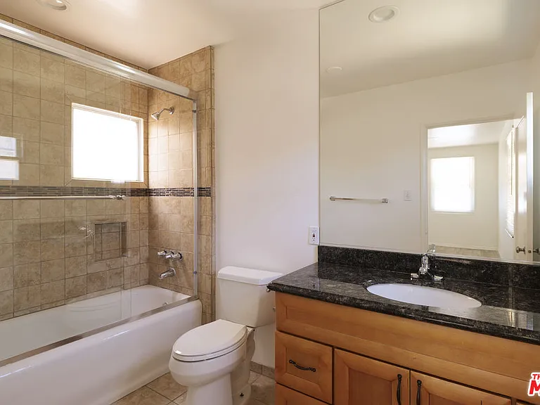 5516 1/2 N Cahuenga Blvd — Photo 10