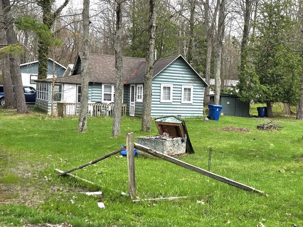 1264 Happy Rd, Beaverton, MI 48612