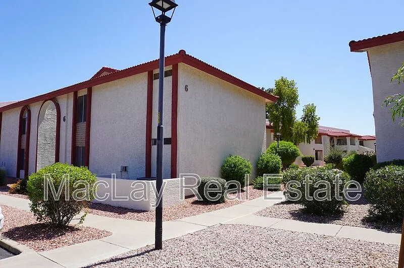 2 bed, 2.0 bath, 965 sqft, $1,450 — Photo 4