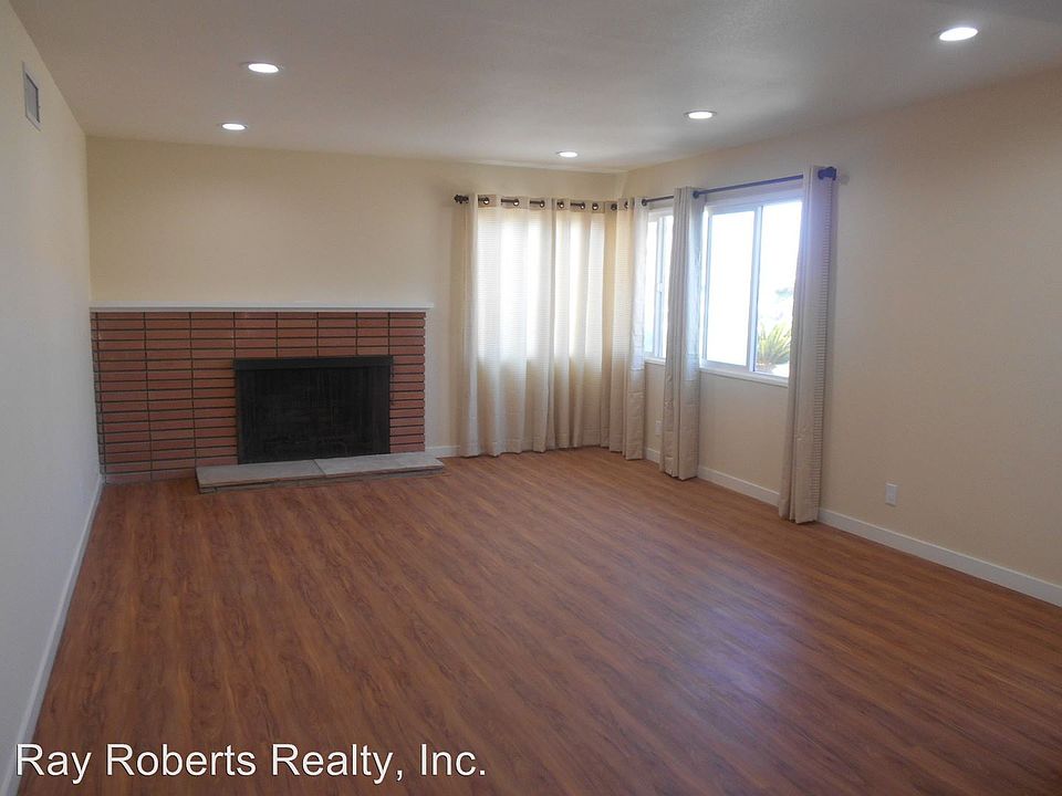 1st image of 15804 S Saint Andrews Pl